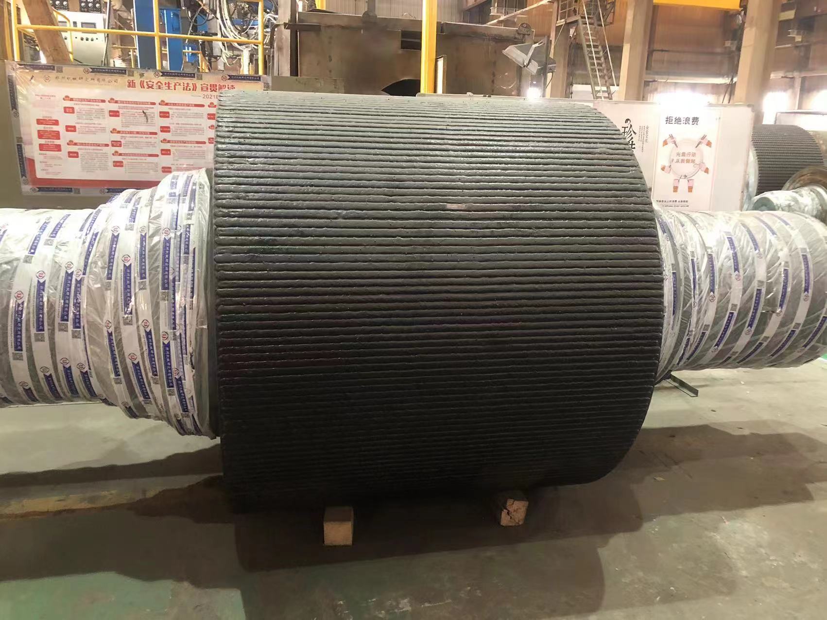 Extrusion roller of roller press.jpg